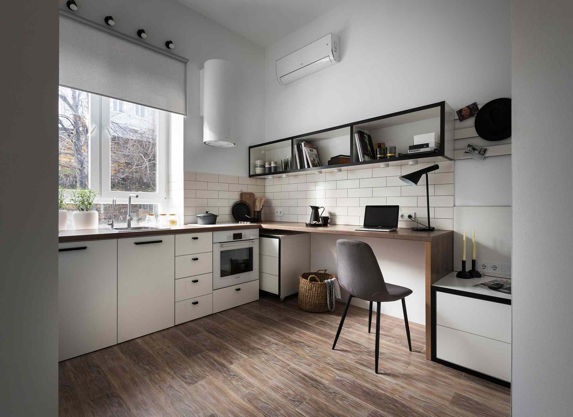 奥德萨微型公寓翻新Fateeva设计从入口看到的室内景观