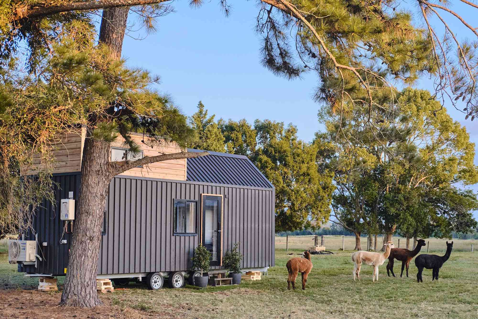 由Hauslein Tiny House Company设计的Sojourner Tiny House