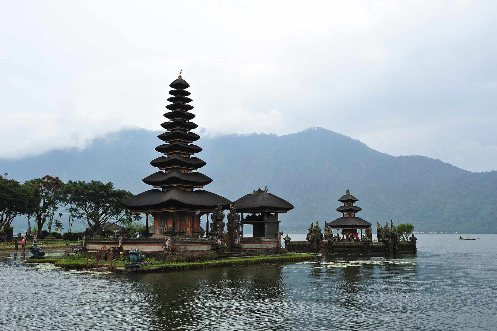 印尼巴厘岛的Ulun Danu Beratan寺庙＂width=
