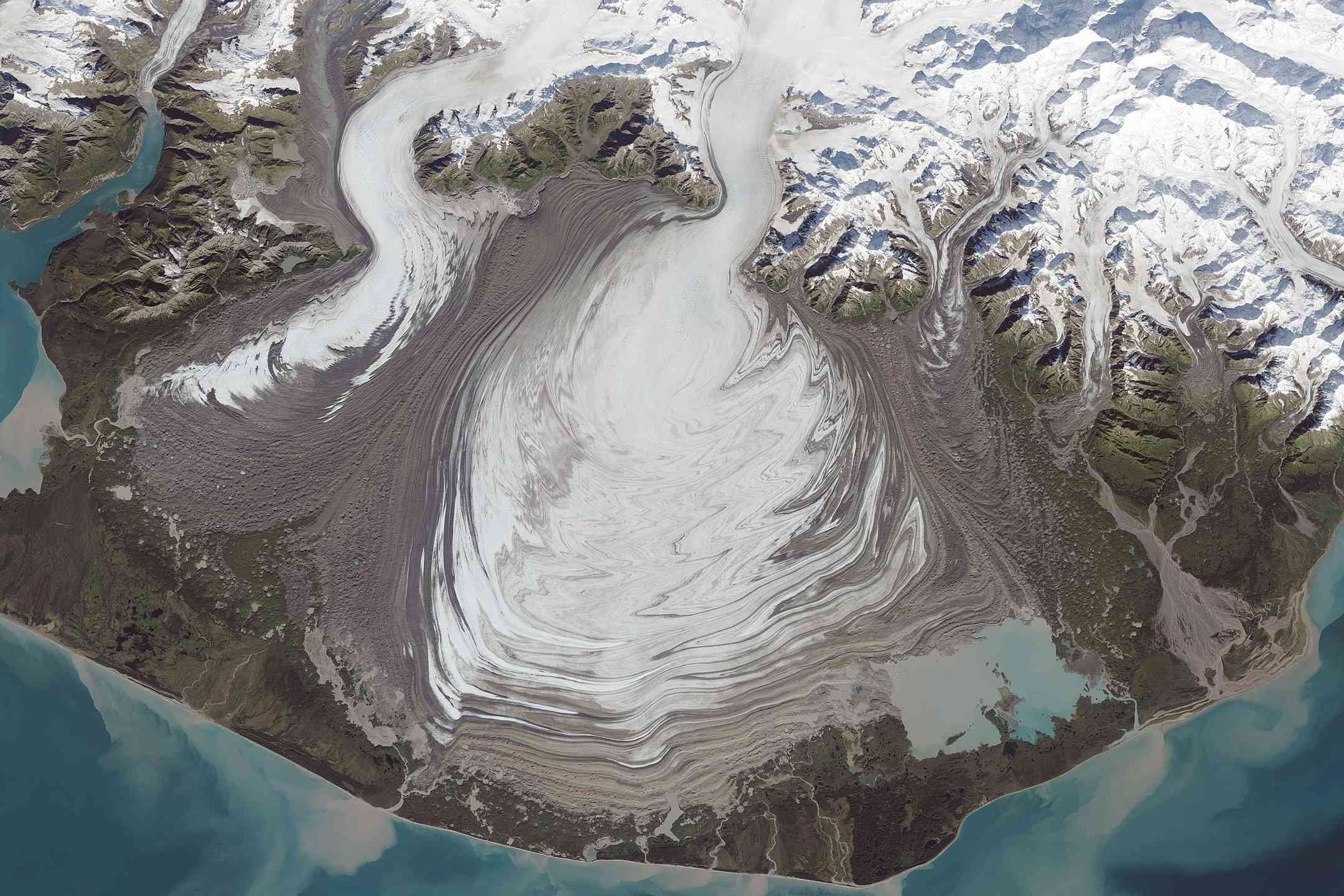 一个大冰川的空中照片遍布开放平原