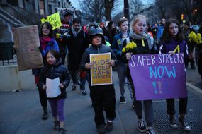 纽约儿童在车祸后抗议