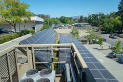 太阳能屋顶在加州
