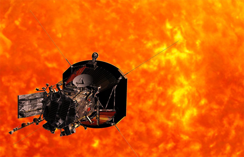 当太阳探测器Plus最接近太阳时，它的隔热罩外的温度将接近2500华氏度。