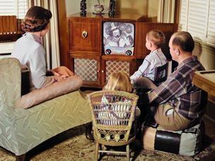 家庭看电视