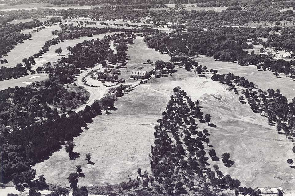 1939年奥斯丁狮子城市高尔夫球场的航拍照片“width=