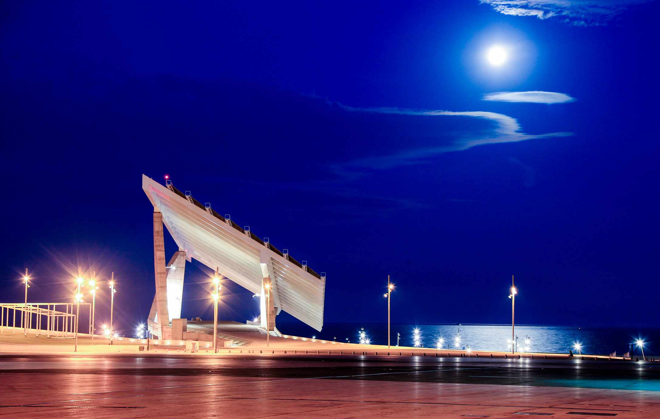西班牙巴塞罗那港论坛太阳能电池阵。
