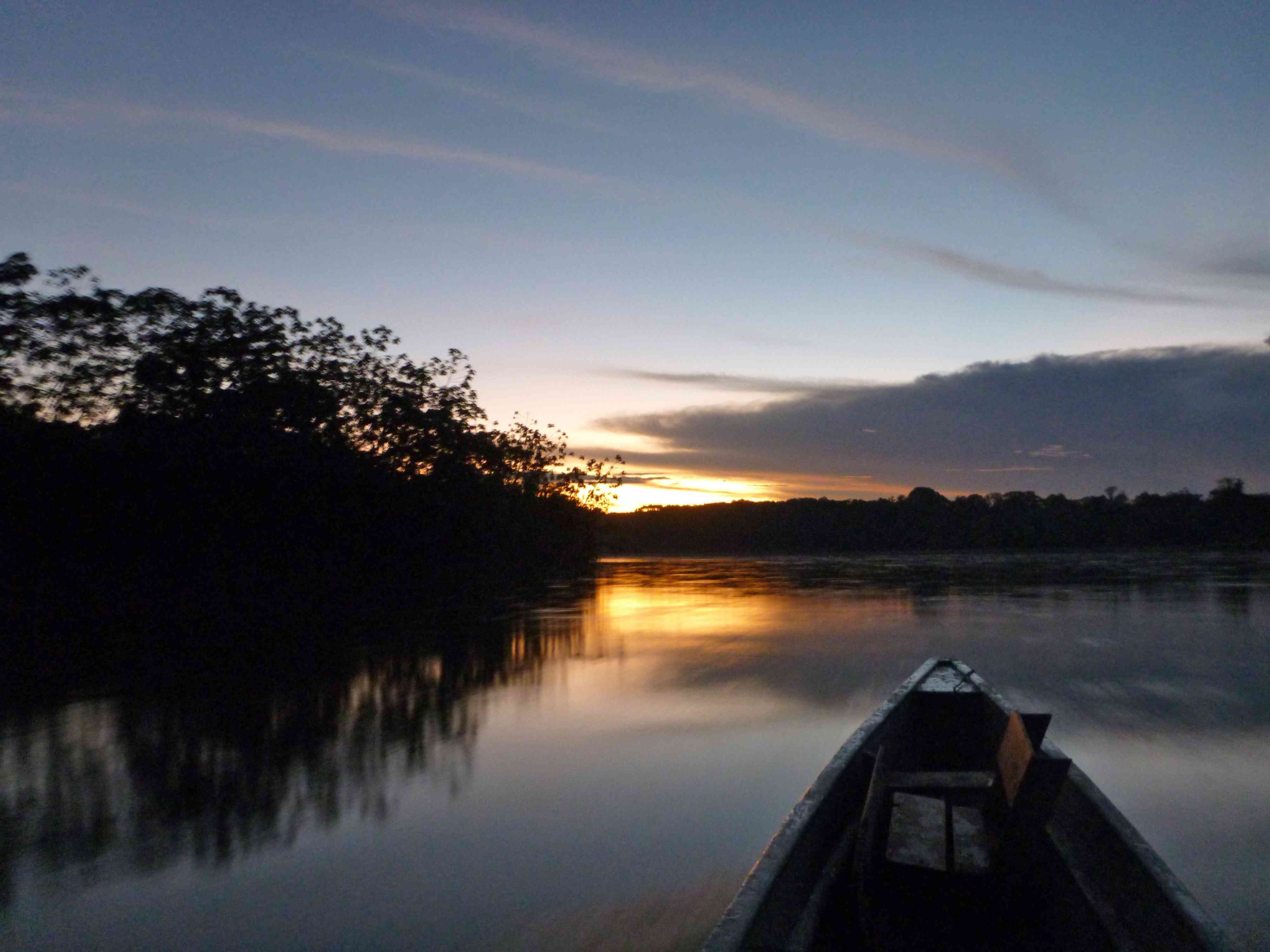 傍晚，从船上看到的扎巴洛河。