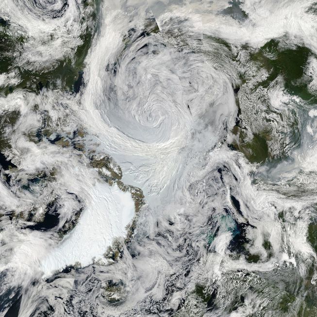 卫星捕捉到的2012年北极大气旋