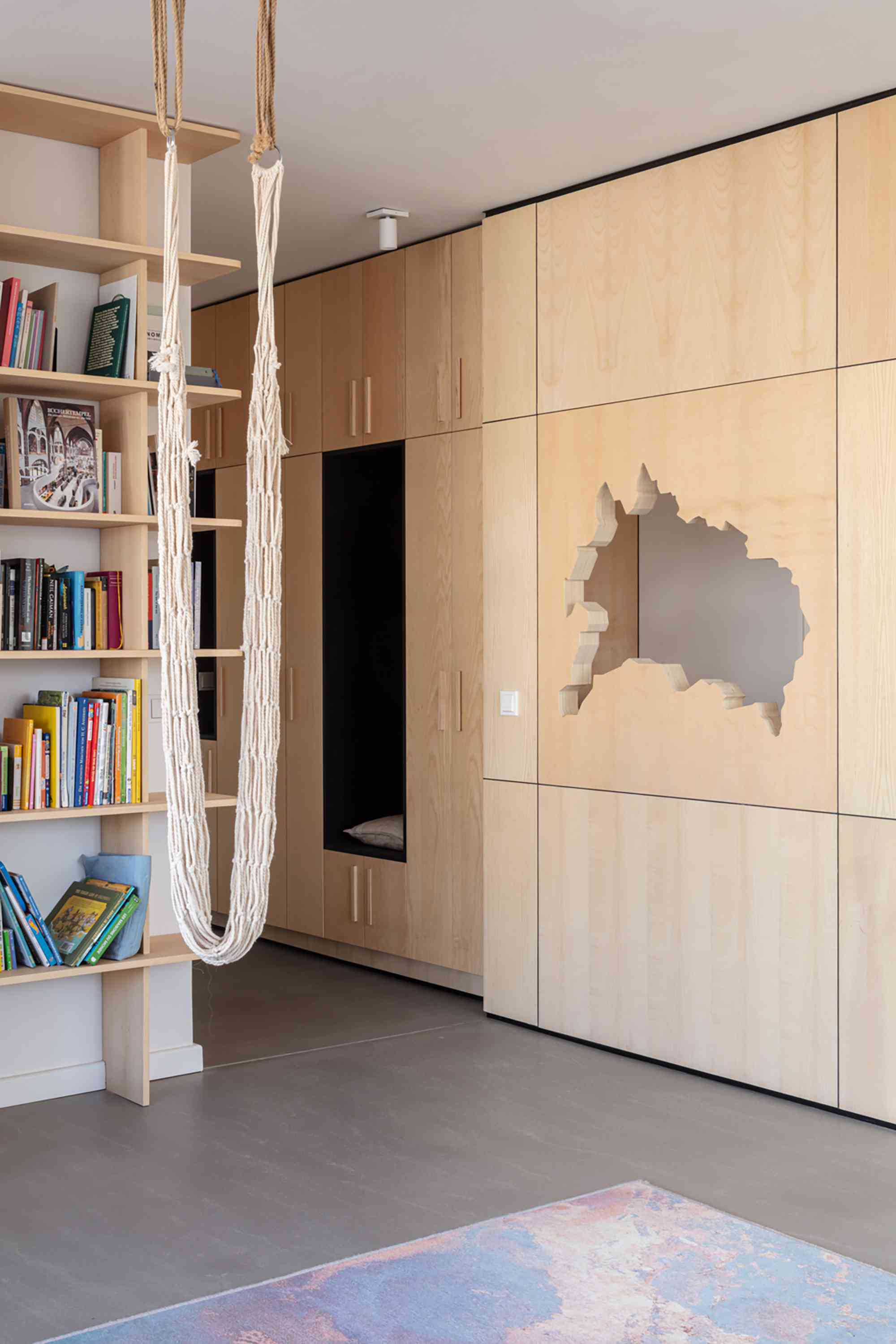 l'atelier Nomadic Architecture Studio设计的木制墙面住宅