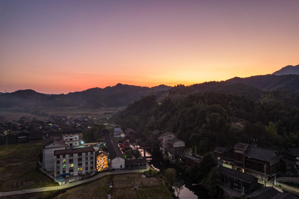 图书馆在学校建筑的夜景