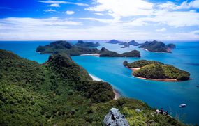 Mu Ko Ang Thong国家公园包括泰国湾的42个岛屿“width=