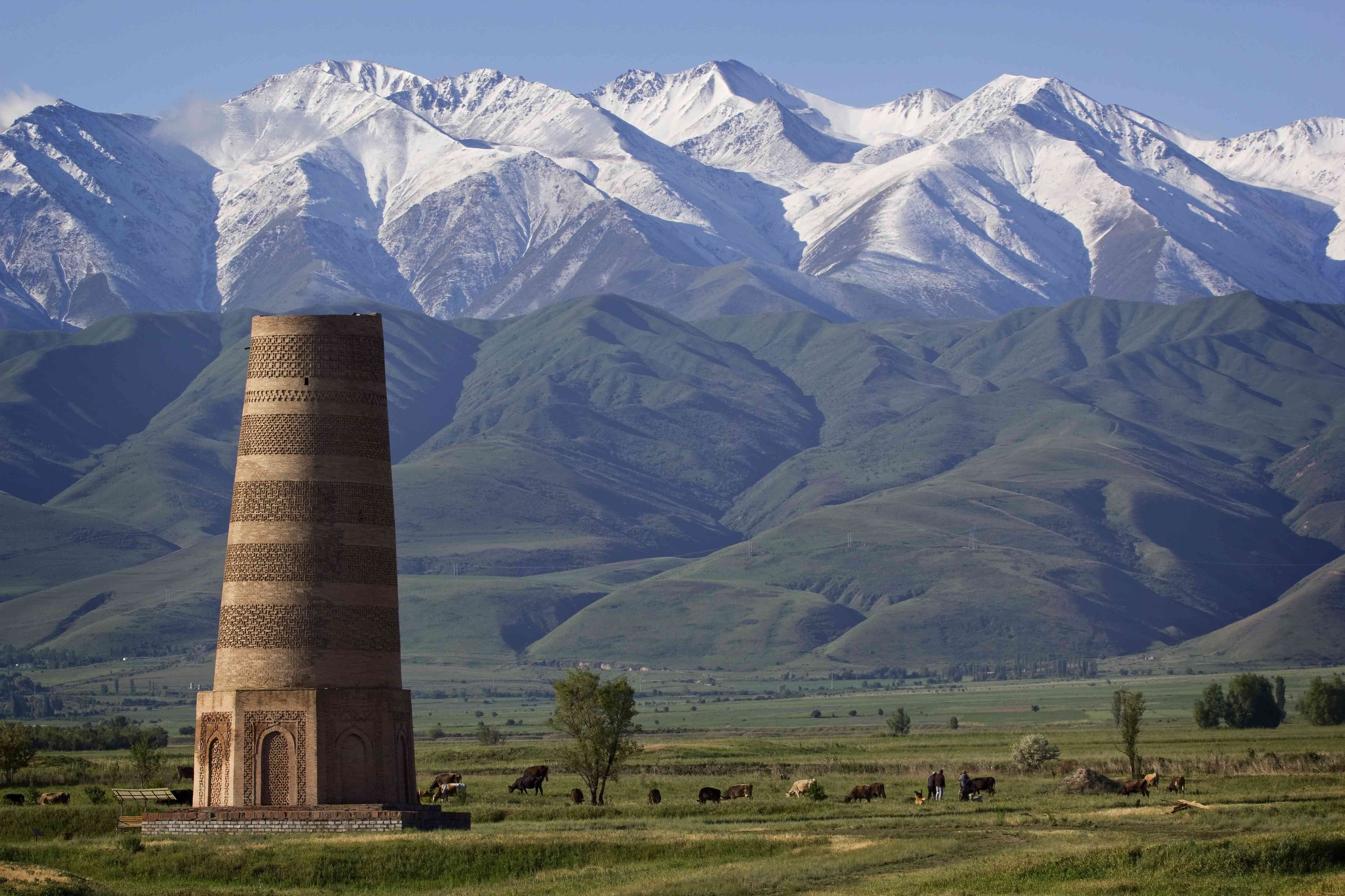 吉尔吉斯斯坦古丝绸之路上的布拉那塔