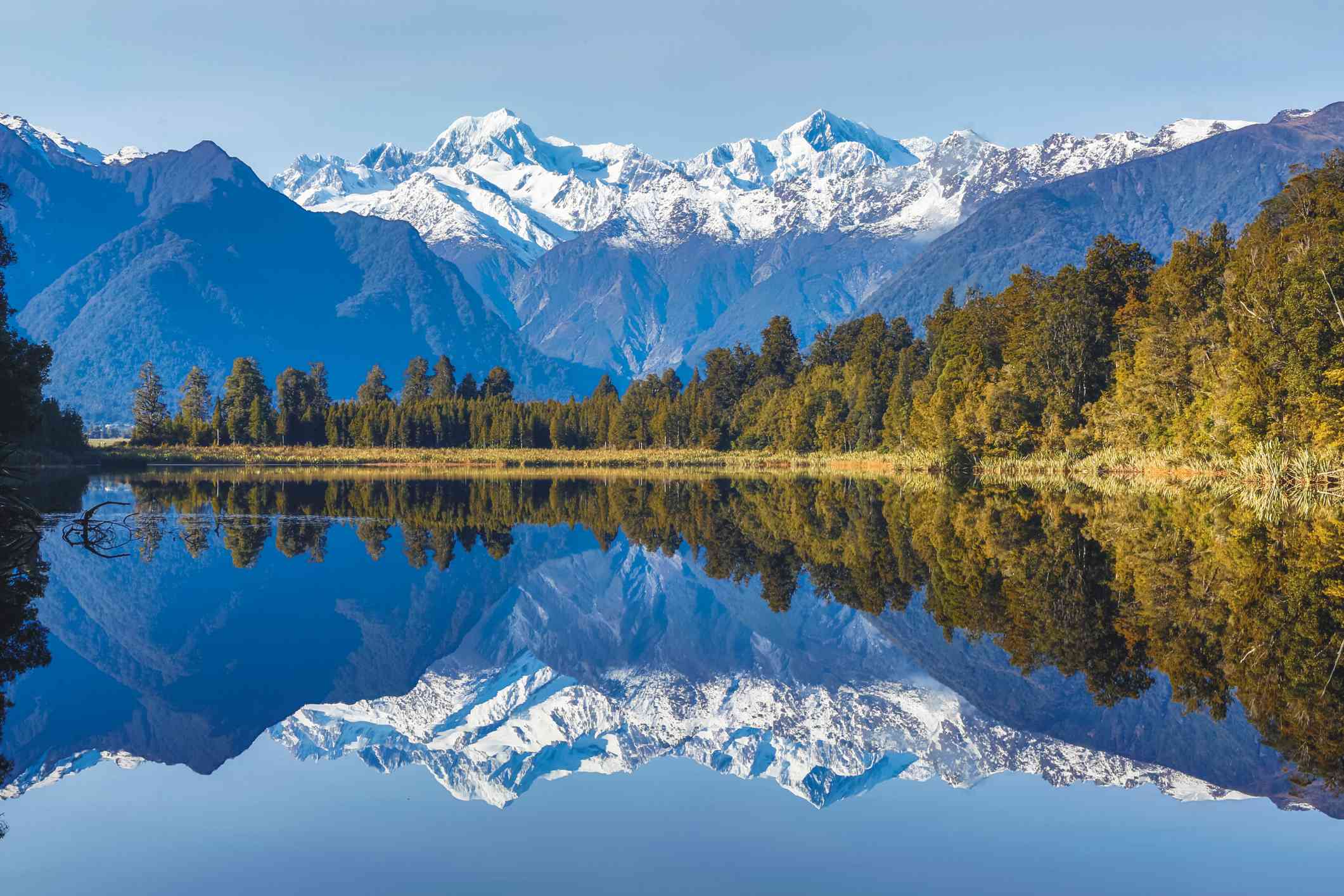 新西兰，日出后的马西森湖＂width=
