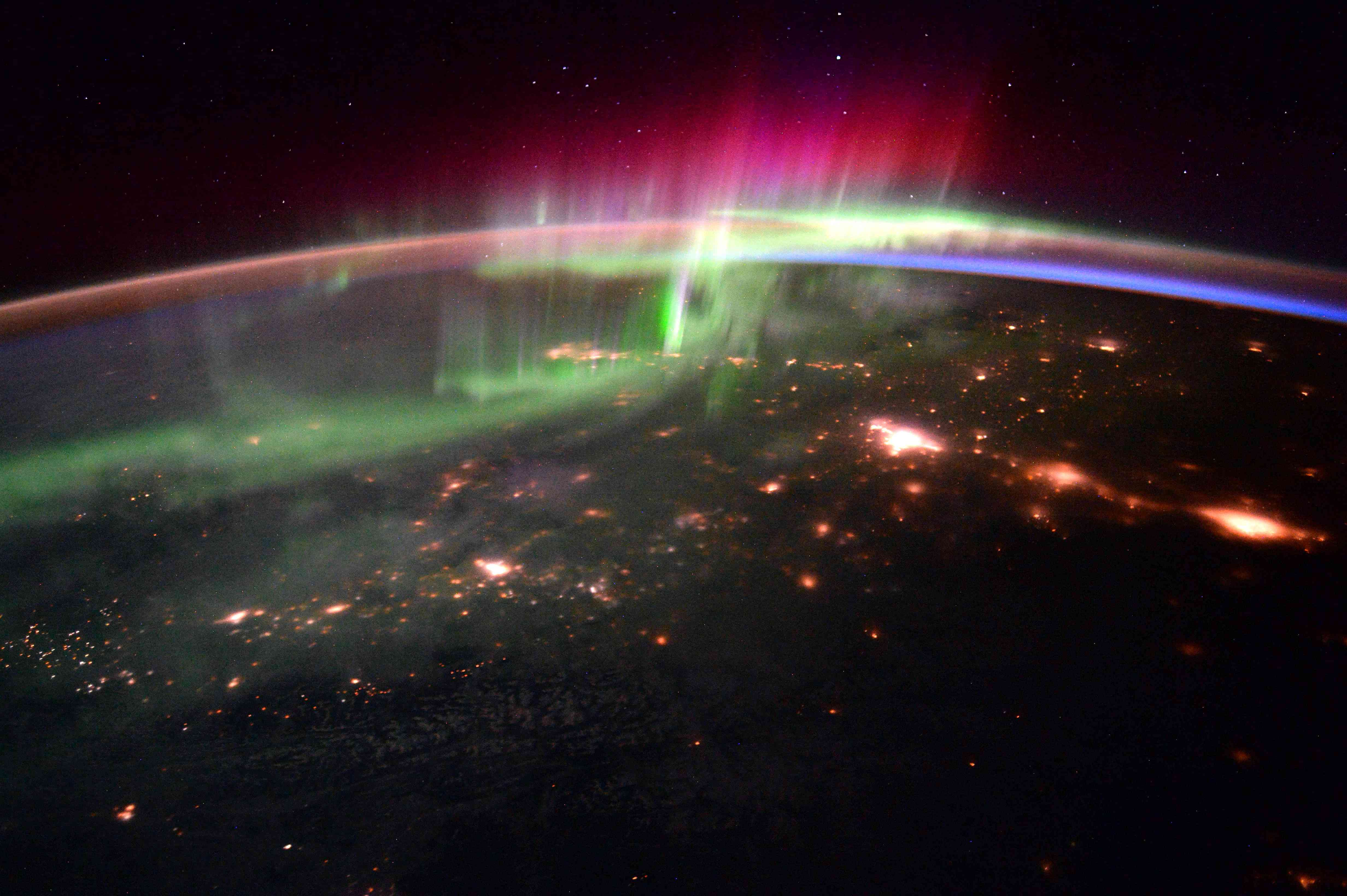 从太空拍摄的北极光
