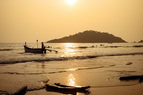 日落时分，印度果阿的帕洛伦海滩