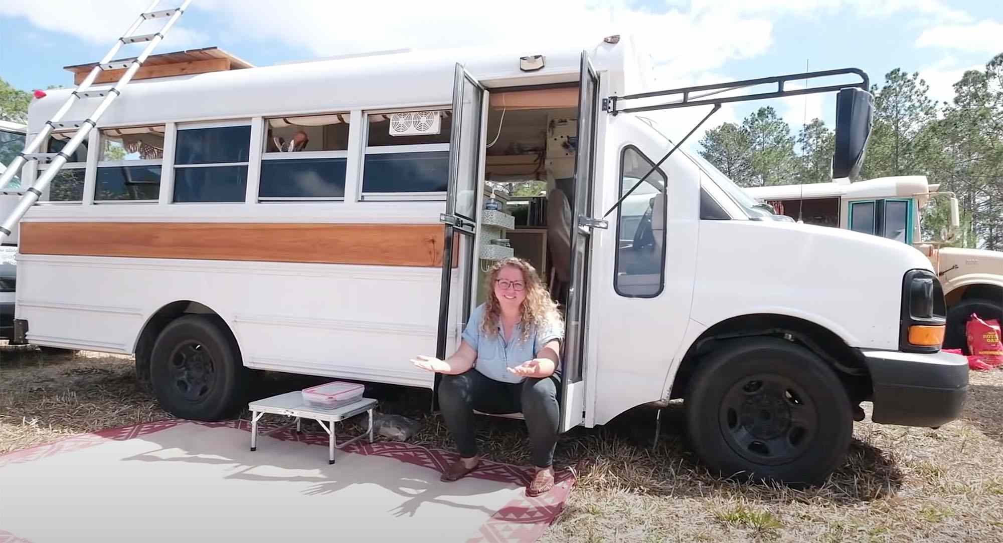 Dandy Bus Conversion Tiny Home Tours外观