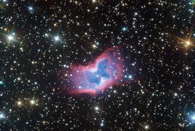 NGC 2899行星状星云的高度详细图像。