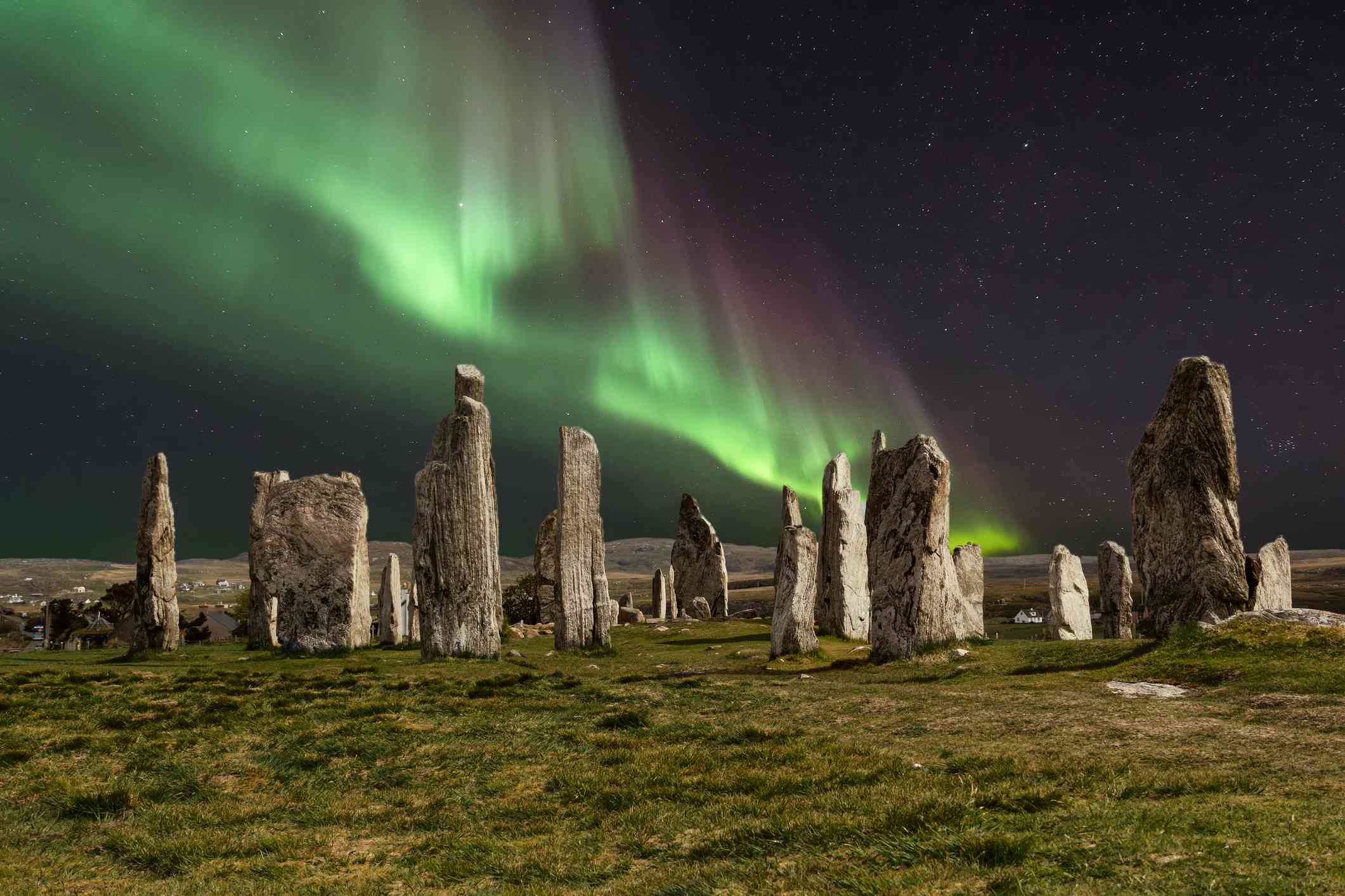 在古老石形成的北极光在Callanish，苏格兰