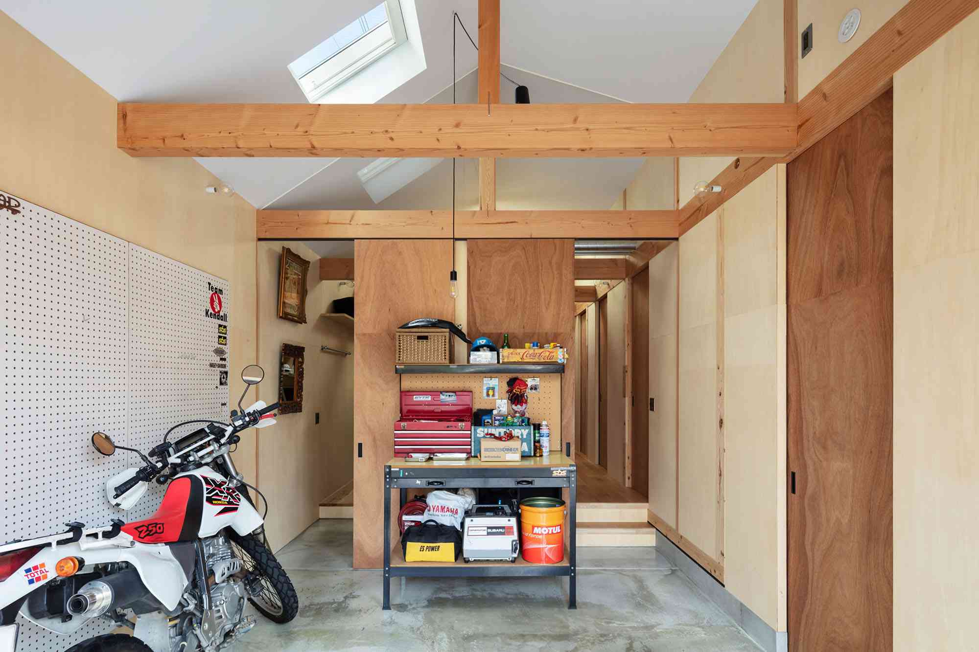 Yoshihiro Yamamoto Architects Atelier多功能空间的工具箱房屋