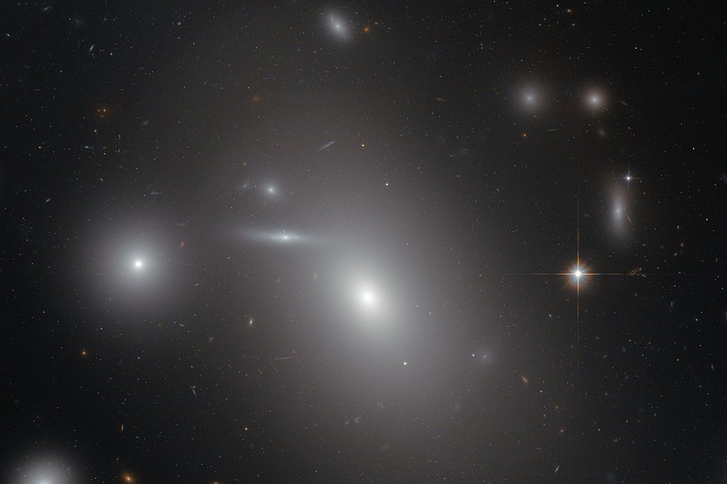 Galaxy NGC 4889中的超大质黑洞
