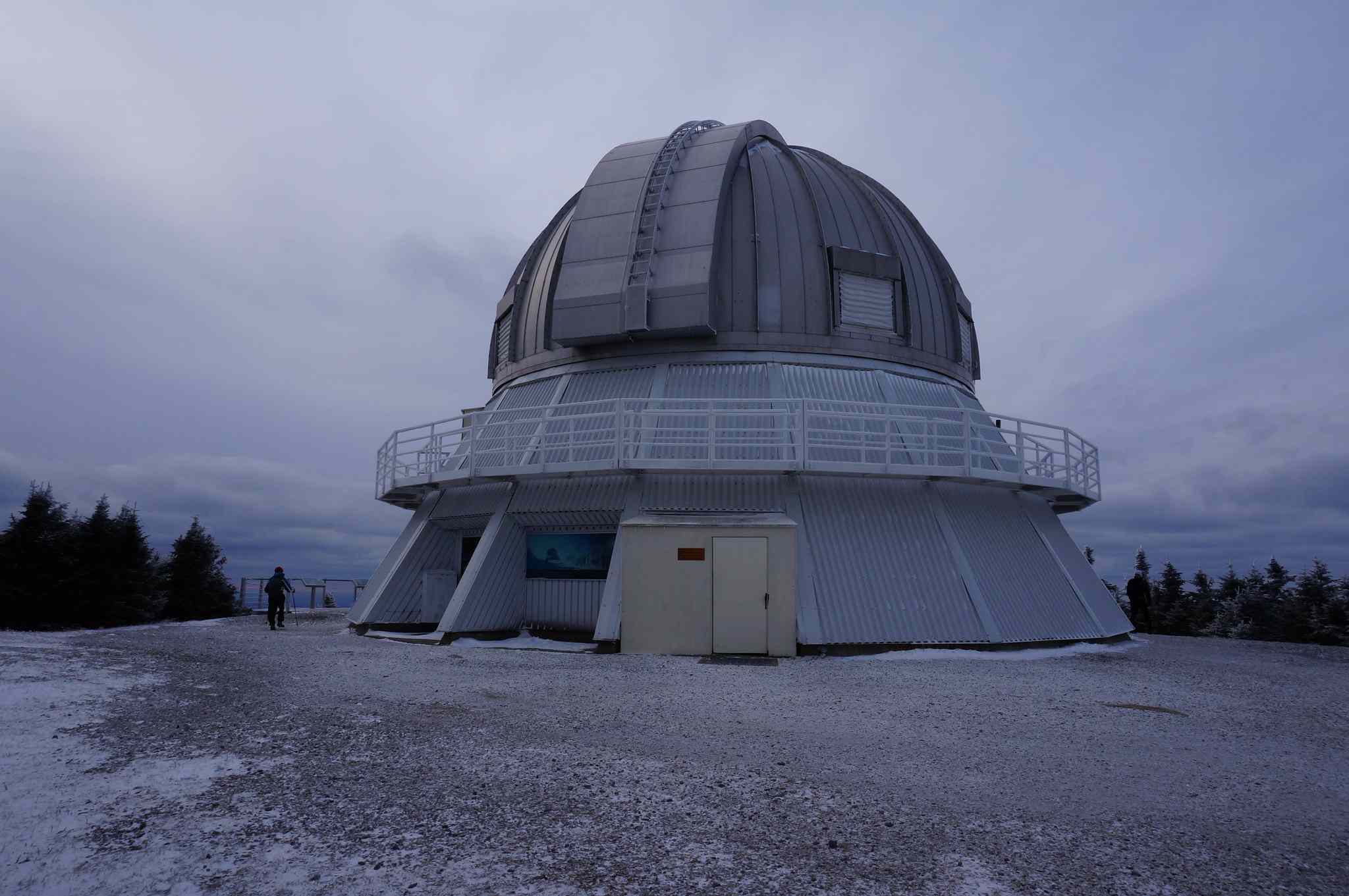 阴天ASTROLab天文台在蒙特马©gantic”width=