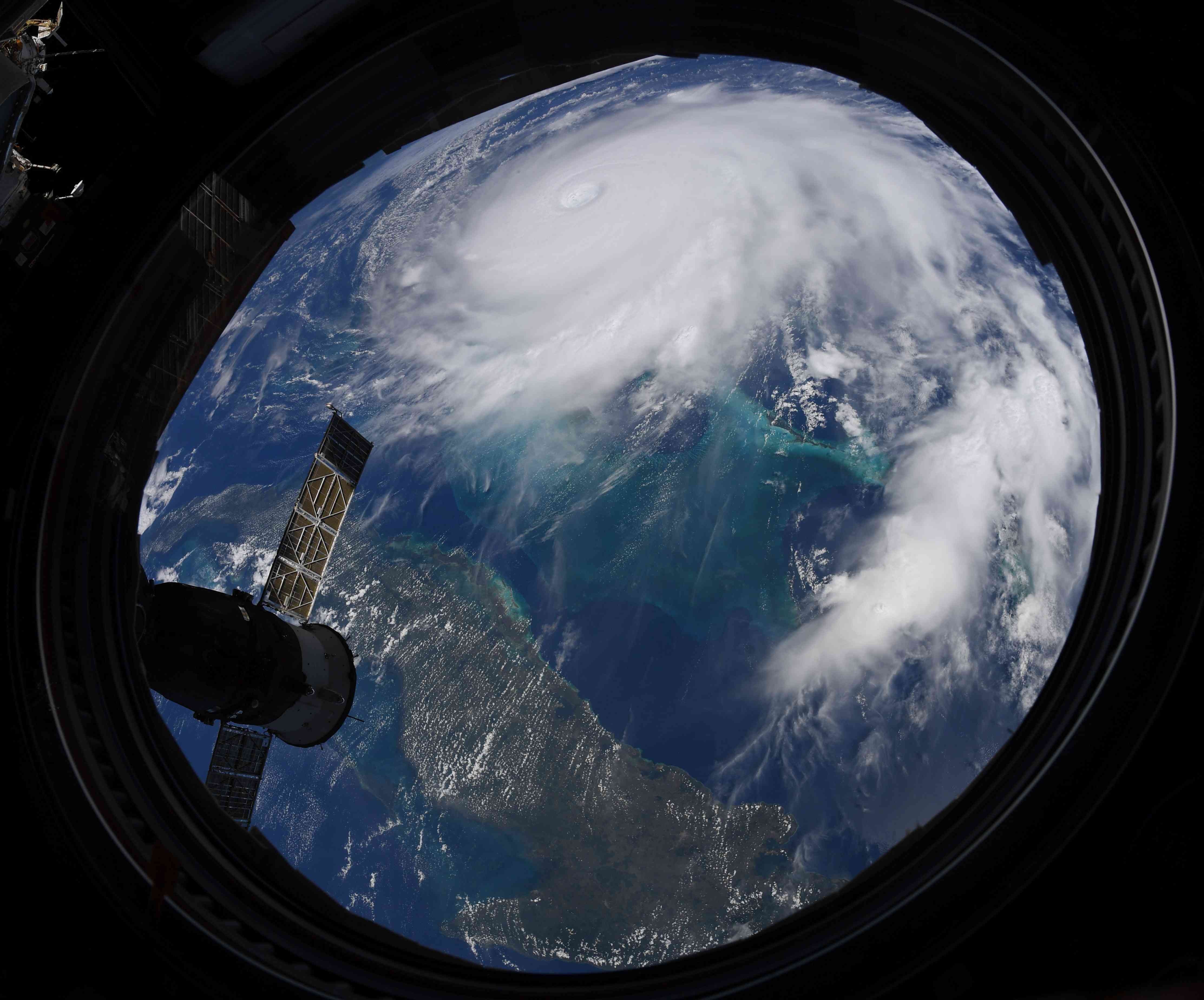 来自国际空间站的飓风多里安