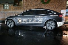 韦斯特波特汽车穿着全部警察制服。