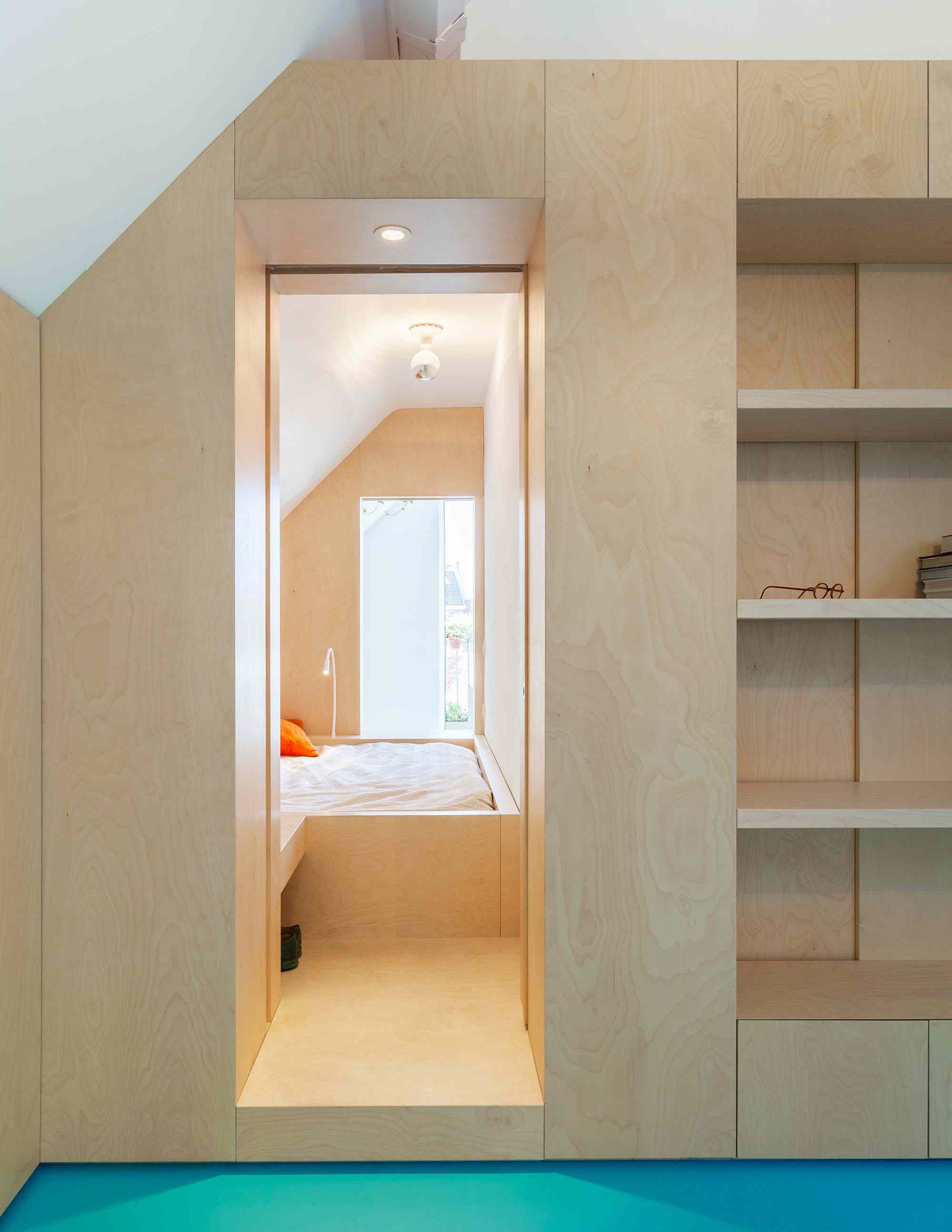 由Bureau Fraai设计的阿姆斯特丹城市阁楼箱床卧室