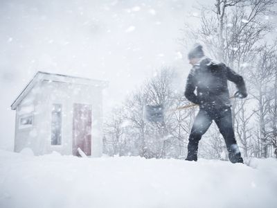 有人在铲雪