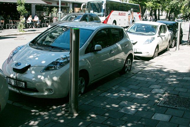 电动汽车充电在奥斯陆:世界的模型。