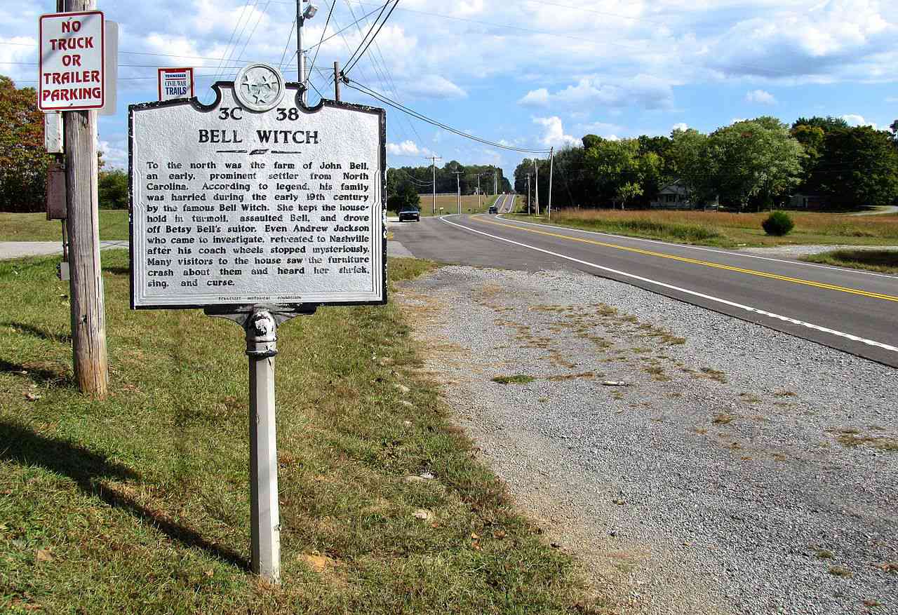 田纳西州历史委员会沿着美国41号公路在亚当斯，田纳西州，回忆贝尔女巫萦绕。