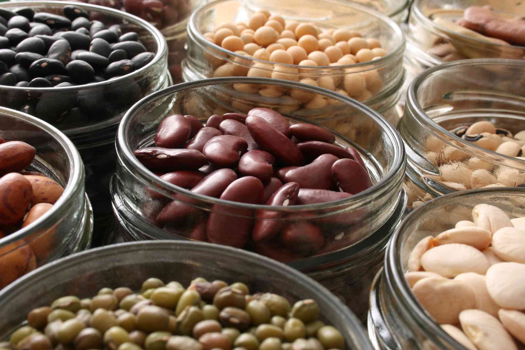 罐装干豆，包括芸豆、鹰嘴豆、黑豆等