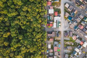 道路交叉口的鸟瞰图