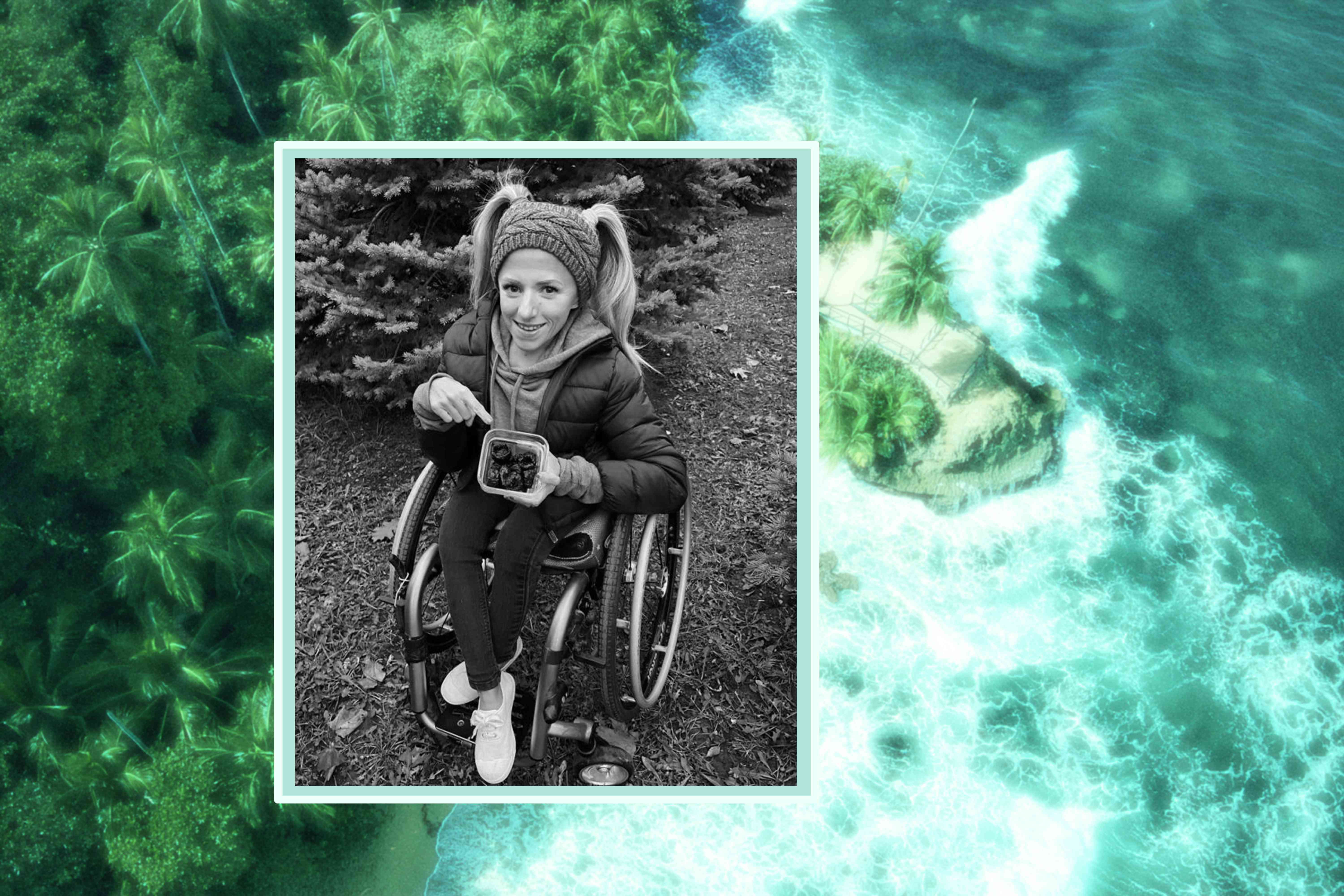 这张照片是克里斯汀·维多利亚坐在轮椅上，旁边是一张沙滩照片。