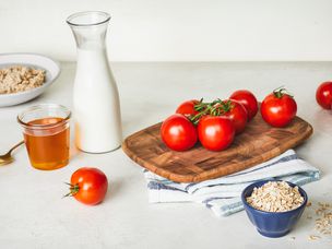 蜂蜜、牛奶、西红柿和燕麦片都是天然的洁面产品