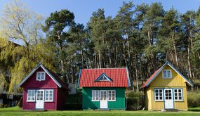 三个彩色的小房子