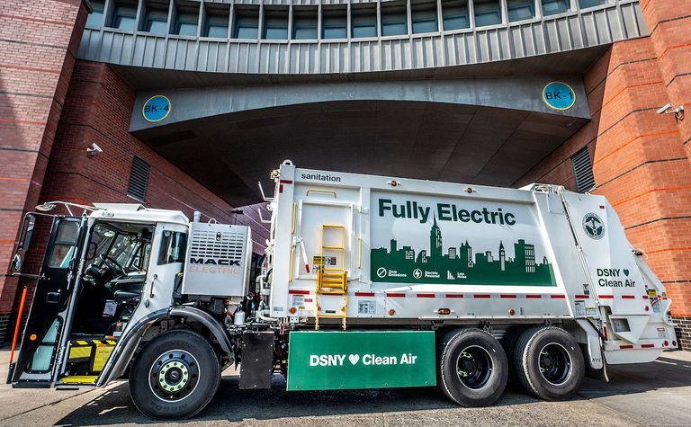 沃尔沃集团的子公司Mack卡车今天宣布，纽约市卫生部（DSNY）计划购买七个Mack®LR电气垃圾型号，该模型将在该市的每个行政区中运作。