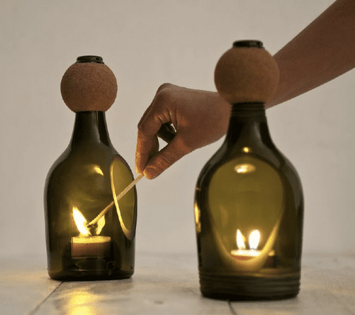露西亚·布鲁诺(Lucia Bruno)设计的烛台是用升级回收的瓶子制作的