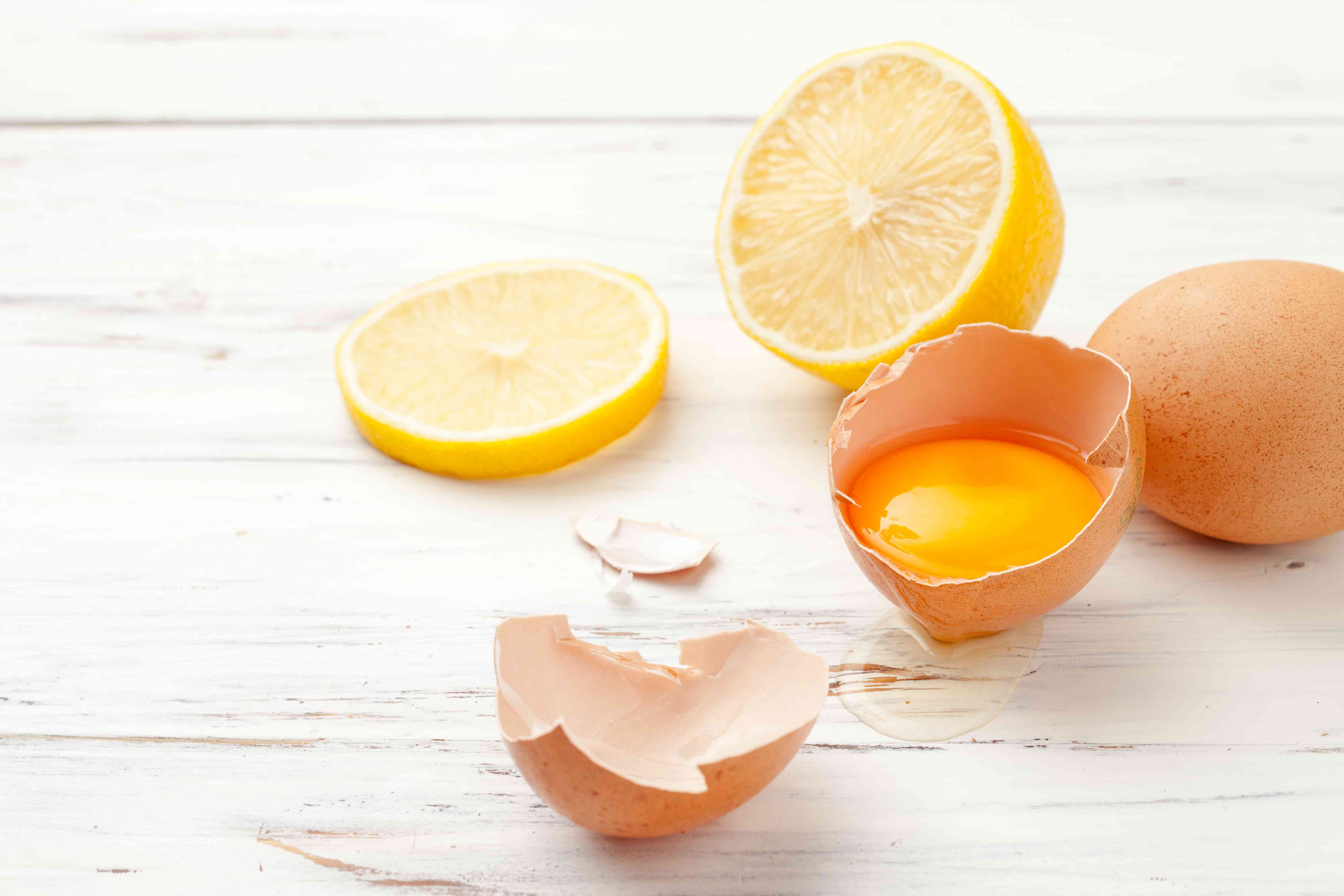 鸡蛋，柠檬准备自制食品和化妆品