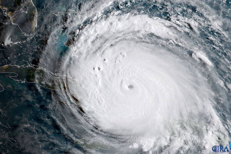 飓风厄玛的卫星图像＂class=