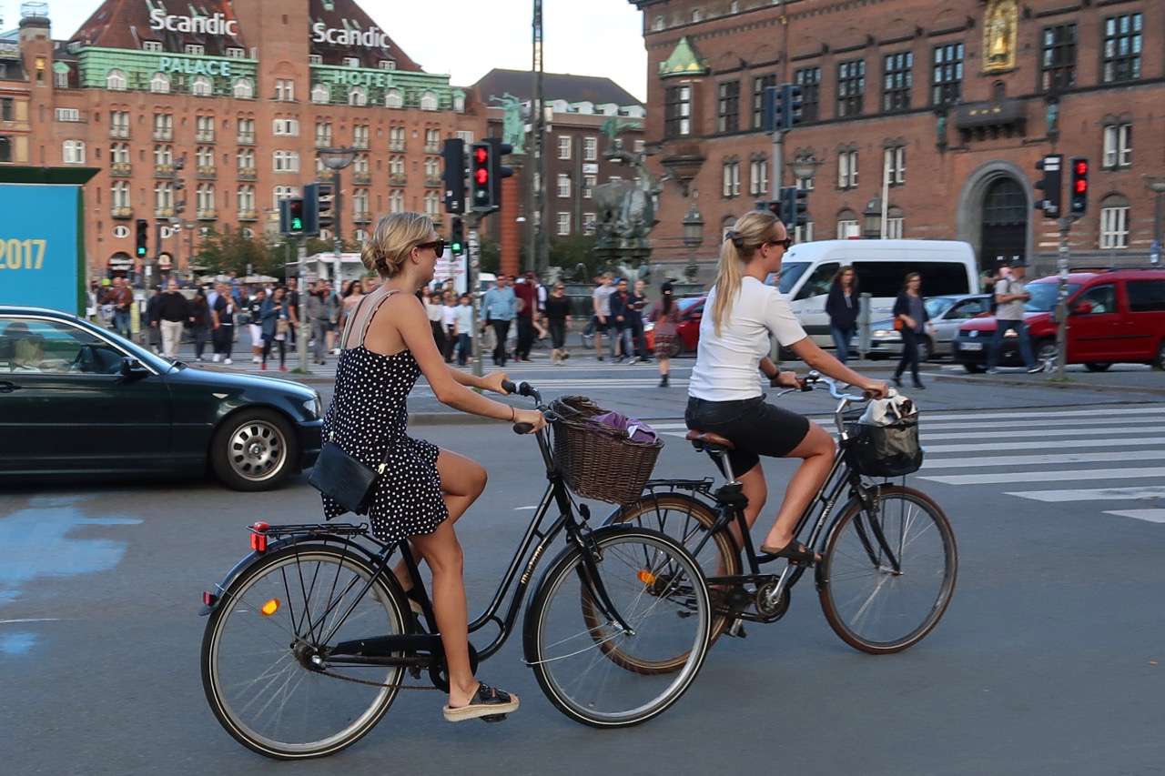 在哥本哈根骑自行车