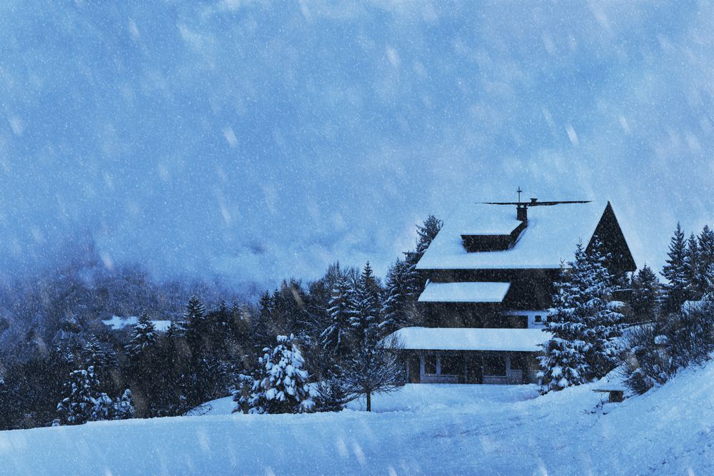 家在雪地里