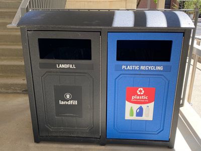 佐治亚理工学院的垃圾和废物回收箱
