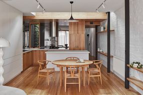 Ben Callery Architects设计的The Through The Looking Glass House厨房