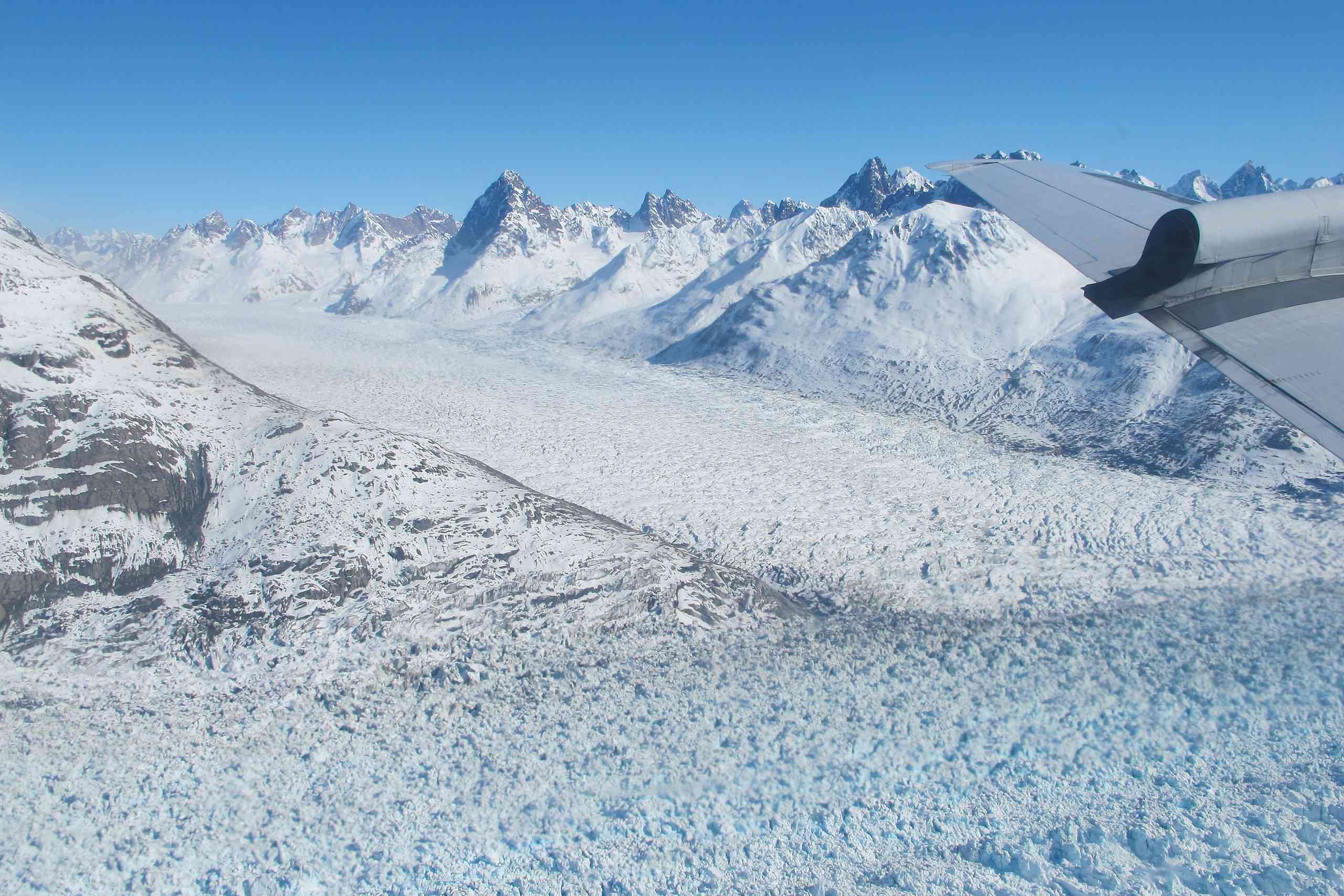 黑尔海姆冰川的鸟瞰图NASA调查飞行