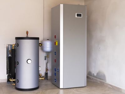 热泵热水器安装在一个地下室里