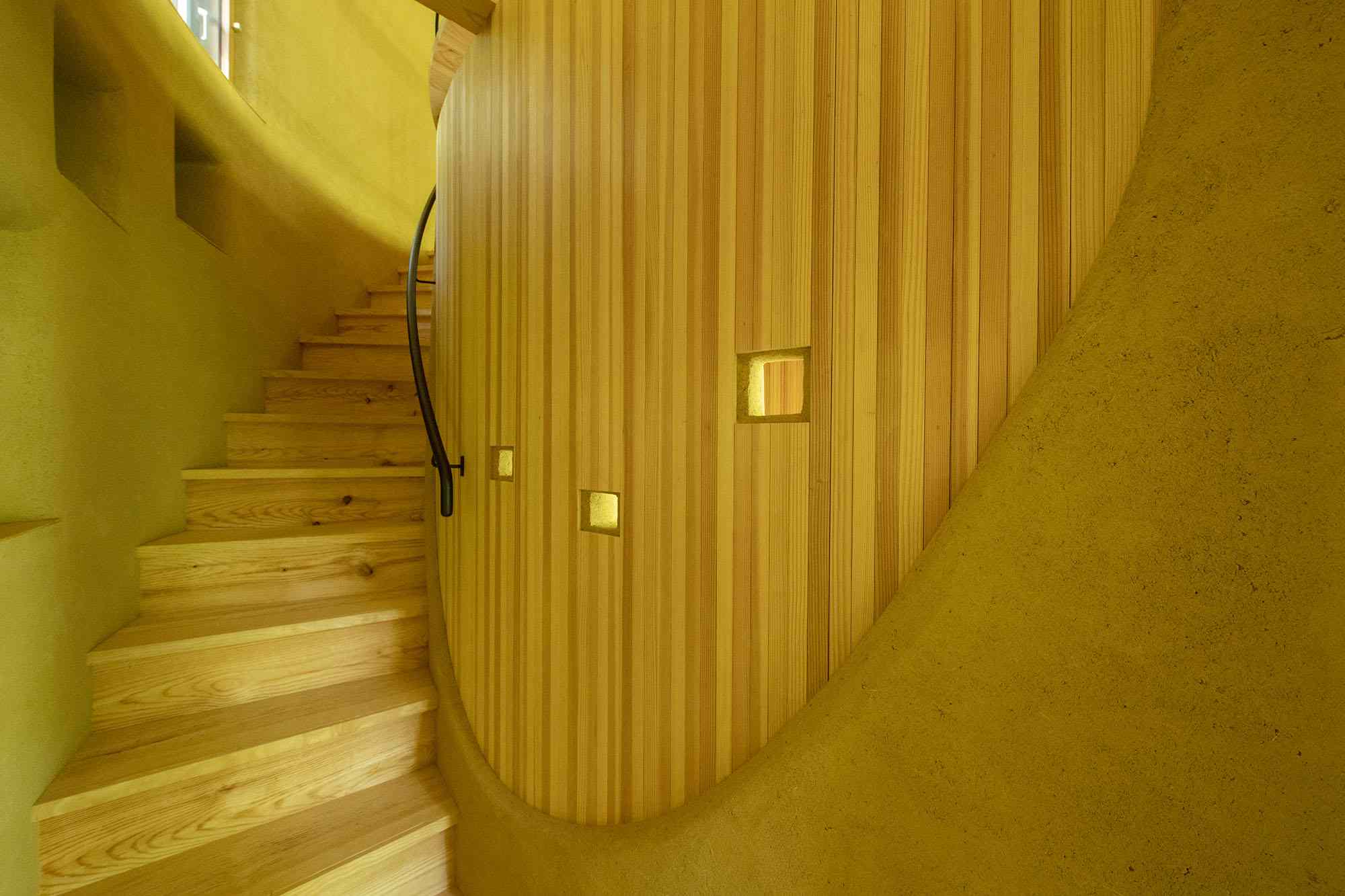 Tono Mirai Architects楼梯的Shell House“width=