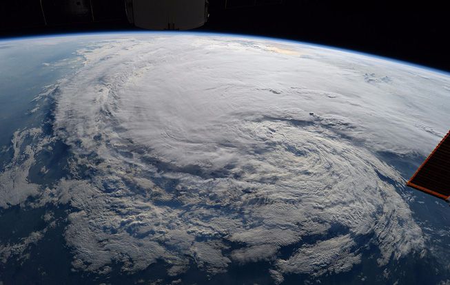 美国宇航局宇航员兰迪·布雷斯尼克在国际空间站拍摄了这张飓风哈维的照片