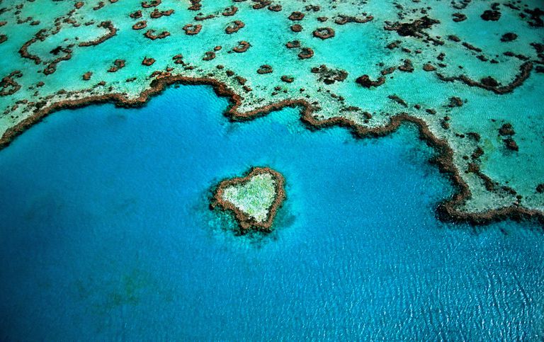 大屏障礁的心形区域的空中镜头。